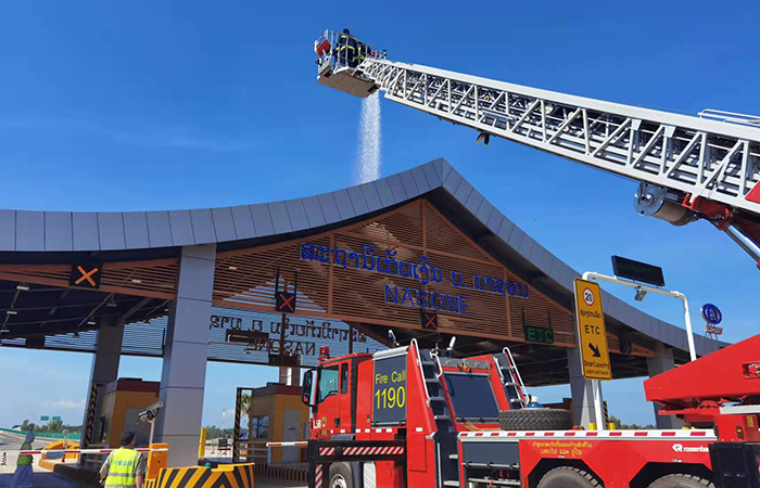 1638435552397183.jpg 小圖飛流直下攝影直六韓富華.jpg