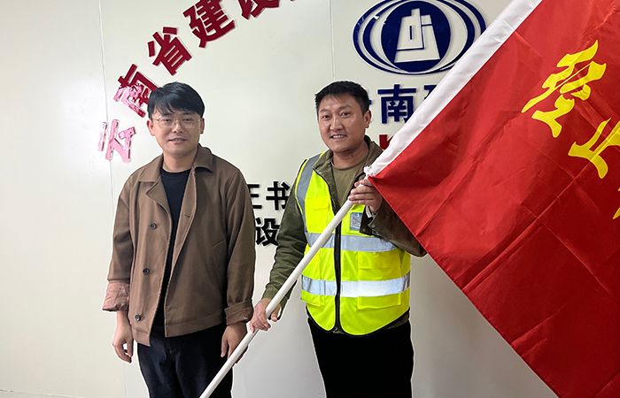 1699602807839496.jpg 小圖為青字號(hào)授旗.jpg